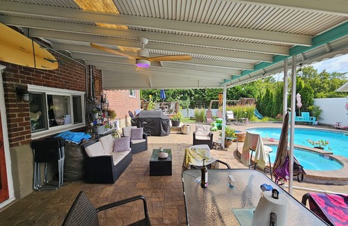 Old Bethpage House | Ryder cup 3-bedroom house pool hot tub AC in Plainview off greenbelt path