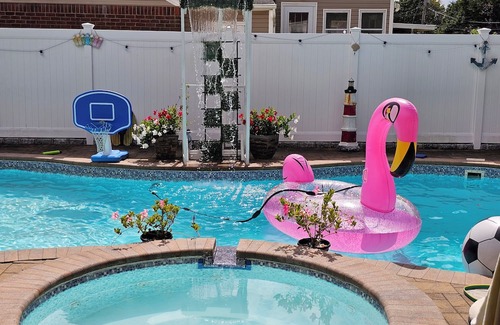 Old Bethpage House | Ryder cup 3-bedroom house pool hot tub AC in Plainview off greenbelt path
