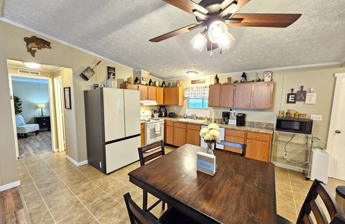 Taylor Creek House | FISHERMAN'S HIDEAWAY! Waterfront home on canal in Okeechobee!