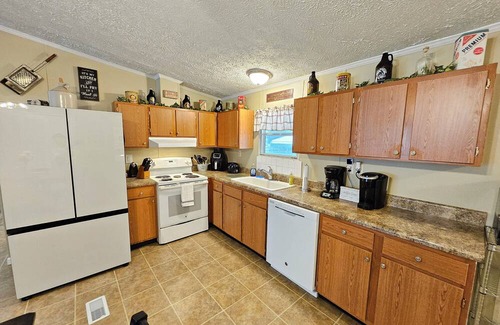 Taylor Creek House | FISHERMAN'S HIDEAWAY! Waterfront home on canal in Okeechobee!