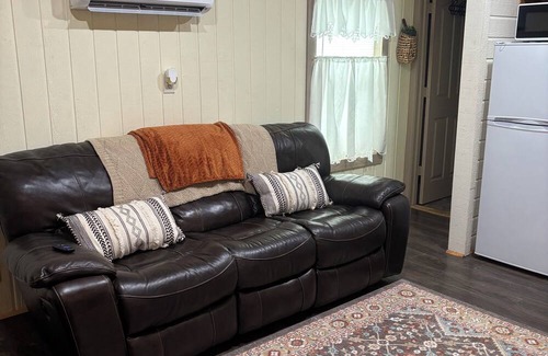 Albany House | Riverside Rest - 27 miles from Durant - King Bed- horse lot on property
