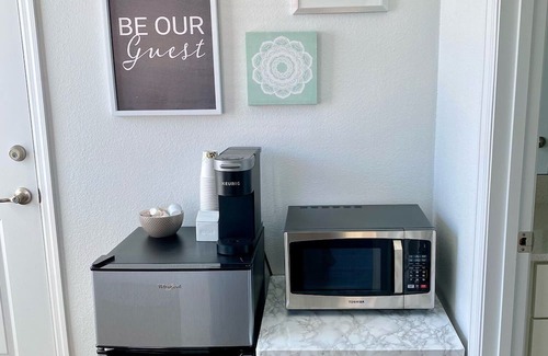 Northwest Orlando House | Cozy, Private, Modern 1BD/1BA Apt in College Park Home. Pet Friendly!