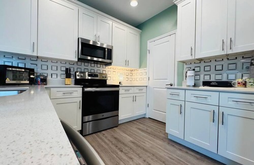 College Park House | 2B/2B College Park home w/fenced patio yard, close to DT Orl & WP. Pet Friendly!