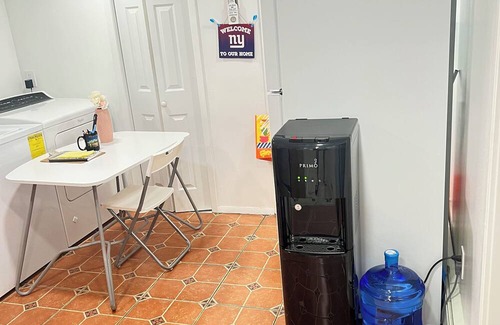 South Farmingdale House | Walk to Ryder Cup gate 4 and LIRR Station.nNo need for Uber or car rental.