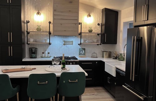 Mount Jackson House | Oak & Ember Lodge Modern Luxury Nestled in the Woods- Resort 2.2 miles away