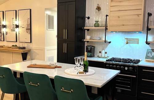 Mount Jackson House | Oak & Ember Lodge Modern Luxury Nestled in the Woods- Resort 2.2 miles away