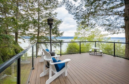 Freeland House | Charming waterfront home with fire pit and access to private beach