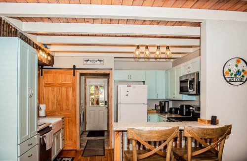 Kalama House | Updated Riverfront Home with Stunning Views, Deck, Kayaks, Fireplace