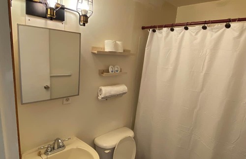 Trenton House | Scenic 2-Bedroom+Waterfront Home+FreeParking