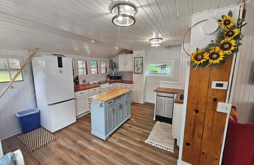Clear Lake House | This charming house for six puts you at the heart of the action.