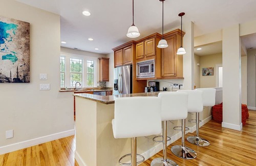 Southeast Eugene House | Exclusive Eugene retreat close to university with natural forest calm