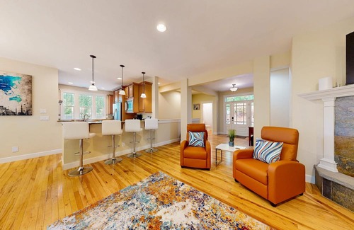 Southeast Eugene House | Exclusive Eugene retreat close to university with natural forest calm