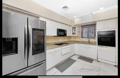 Farmingdale House | Fantastic 2-bedroom house. Walk to Ryder Cup and LIRR.