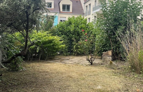 Mezieres-sur-Seine House | Bright little house in village center, close to all amenities.