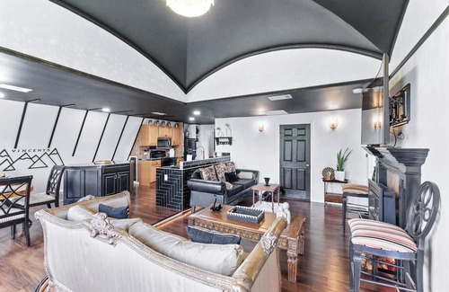 Brushy Creek House | Vincent's Luxury stay- 3-bedroom house in Cedar Park. Private secluded area.