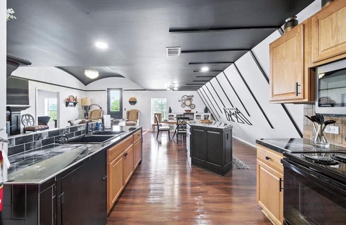 Brushy Creek House | Vincent's Luxury stay- 3-bedroom house in Cedar Park. Private secluded area.
