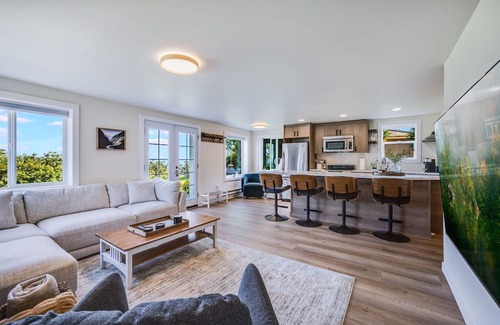 SeaTac House | The Overlook-Mt. Rainier View - near Seattle.