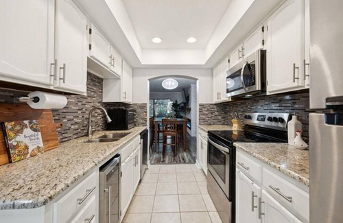 Las Colinas House | House at Las Colinas-10 min DFW airport, 5 min ToyotaMusicFactory & lake Carolyn