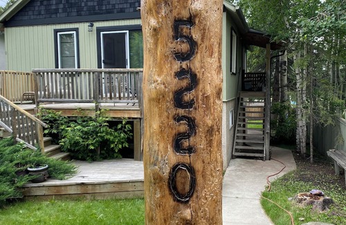 Sylvan Lake Cottage | Upper Cottage Suite in Sylvan Lake - 2 Bedroom, sleeps 2 Adults