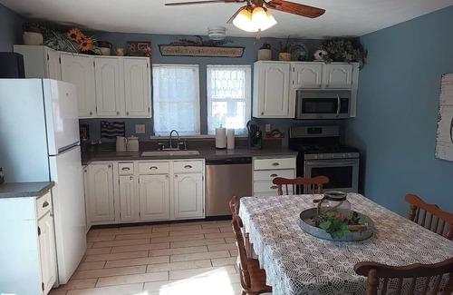 Clendenin Apartment | Kayak & Trail Lovers 2