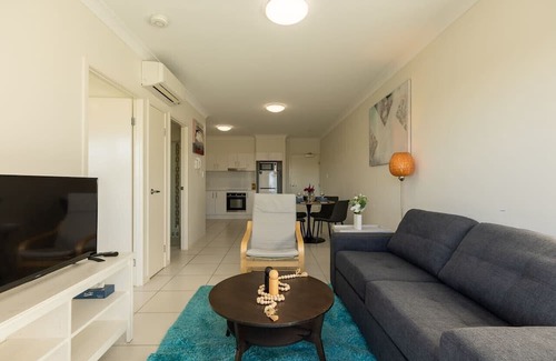 Springwood Apartment | Cozy 1BR Unit in Springwood Great Location Parking