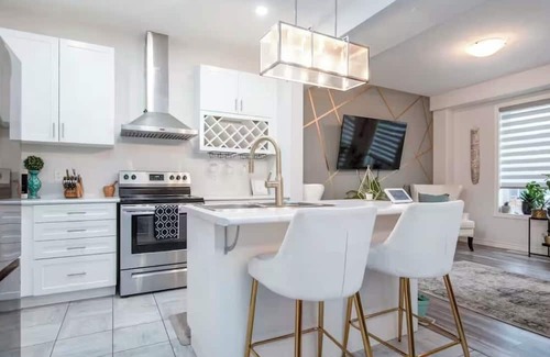 Woodstock House | Comfy 3bed Woodstock Escape Upper Level home with 2nd floor Living Room,AC +more