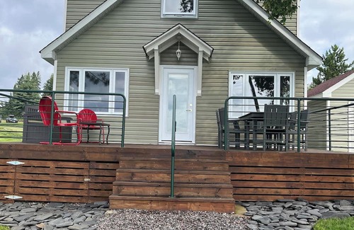 Shuniah Cottage | Lakefront cozy cottage on beautiful Lake Superior. Close to hiking and skiing.