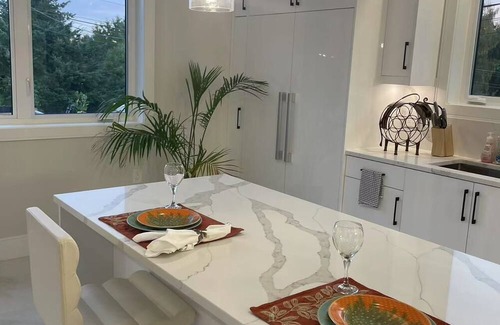 Arbutus Ridge House | Modern family friendly duplex minutes from downtown, airport, UBC, free parking.