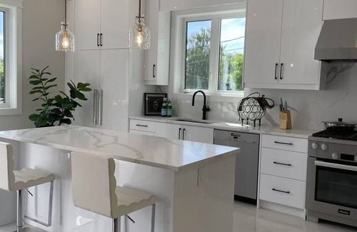 Arbutus Ridge House | Modern family friendly duplex minutes from downtown, airport, UBC, free parking.
