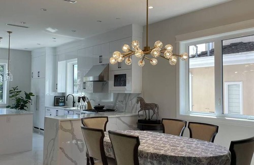 Arbutus Ridge House | Modern family friendly duplex minutes from downtown, airport, UBC, free parking.