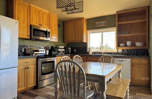 Astoria House | Charming 3-bedroom farmhouse in Astoria