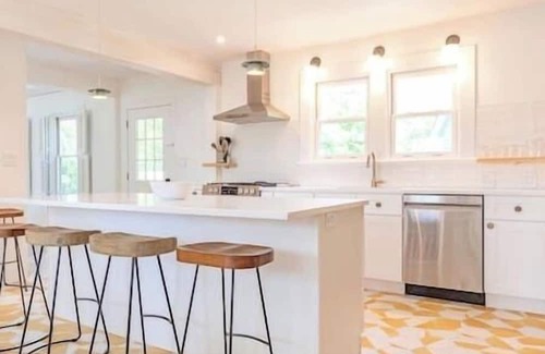Walton Park House | The Sweet Spot: Fab Fall Getaway 1hr from the GWB!