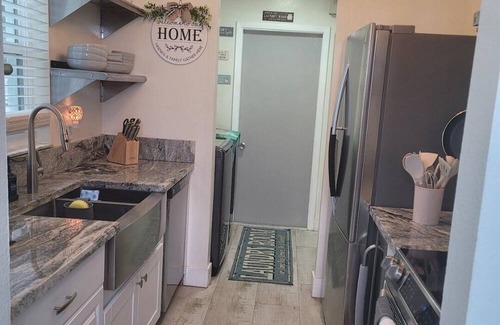 Berkeley Manor House | Tranquil 2-bedroom house with AC in Spring Hill