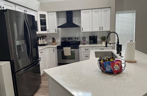Riverview House | Spacious Home w/Heated Pool Smart TVs- Pool table