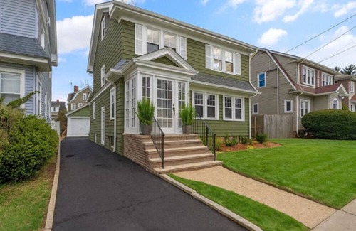 Ampere House | Colonial Retreat near NYC, Seton Hall & Metlife