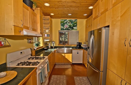 Baca Grande House | White Lotus House - 2 BR, 2.5 Bath Luxury Sanctuary in Crestone, CO