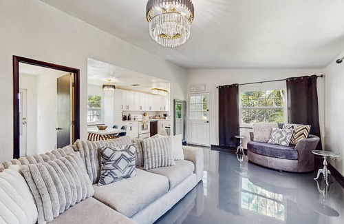 Ridge Wood Heights House | Charming home centrally located and family friendly, close to beaches and Gulf