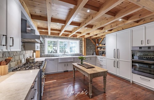 Gravenhurst Cottage | Unique 4 bed 5 bath cottage with 3 bed 2 bath guest cottage on Lake Muskoka