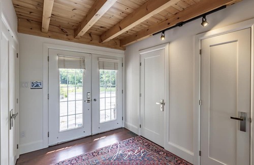 Gravenhurst Cottage | Unique 4 bed 5 bath cottage with 3 bed 2 bath guest cottage on Lake Muskoka