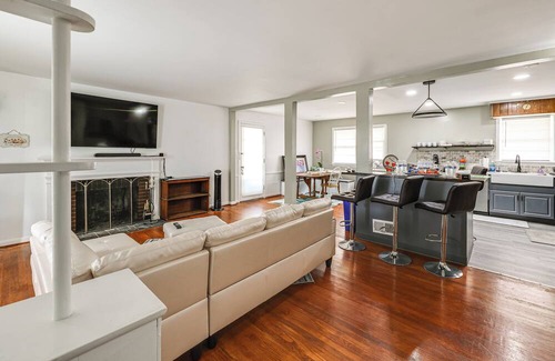 Mount Vernon House | 1 Mi to Mount Vernon! Family Home w/Large Yard