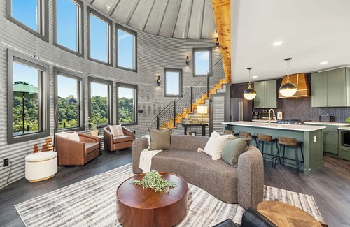 Daniels Hill House | Grain Bin Silo w/ Loft Fire Pit Near Downtown Lynchburg