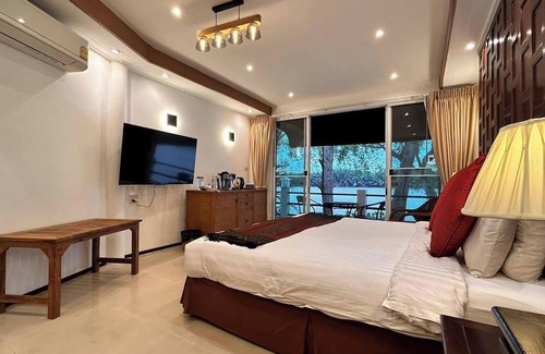 Bang Khla House | Rainbow Arokaya Holistic Longevity Wellness Resort - Riverfront Room 8