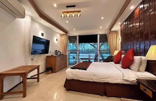 Bang Khla House | Rainbow Arokaya Holistic Longevity Wellness Resort - Riverfront Room 8