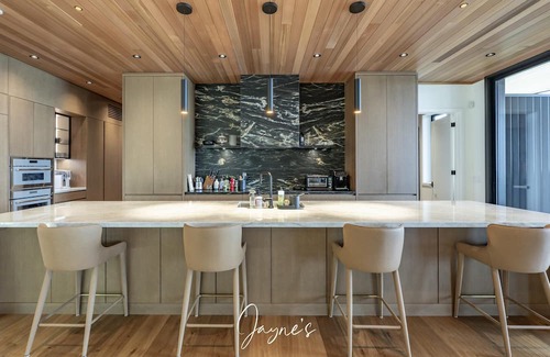 Muskoka Lakes Cottage | Outstanding 5 bed 6 bath cottage on Lake Joseph with Tennis Studio