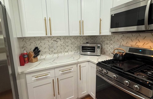 Constable Hook House | Serene 3-bedroom house with AC in Bayonne