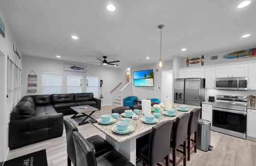 Port Bolivar House | 2BeachfrontHouses! 2HeatedPools! Sleep56! Weddings! Pets! HotTubs! ExtraParking!