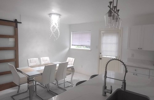 Dallas House | Modern & Elegant 3-bedroom home in Dallas, Texas.