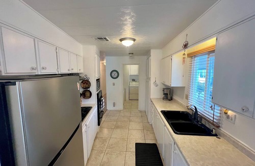 Agoura Hills House | Chic 2-bedroom mobile home with AC in beautiful Agoura Hills