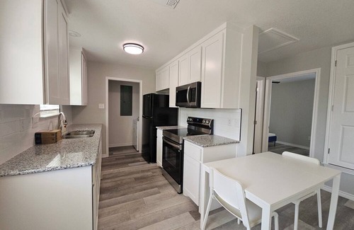 Leon Junction House | Charming Country Cottage on 1 acre in the City. 2-bdrm 1 ba