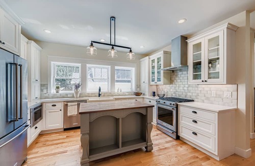 Longmont House | Idyllic Downtown Longmont 5-BDR Retreat